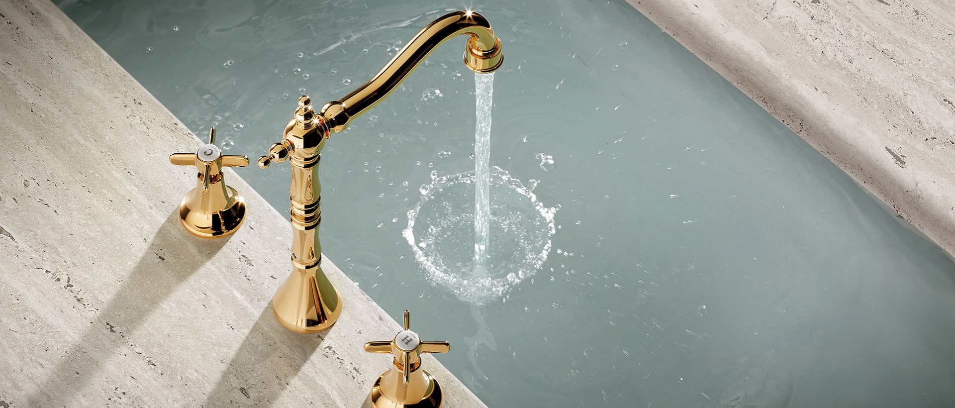 water running in tub